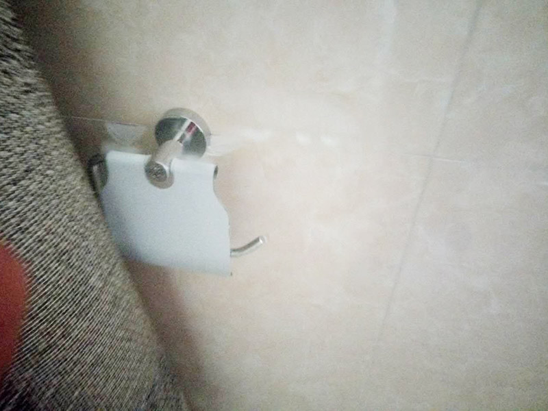 如何使用钻孔机在墙面和瓷砖上打孔？手把手教你